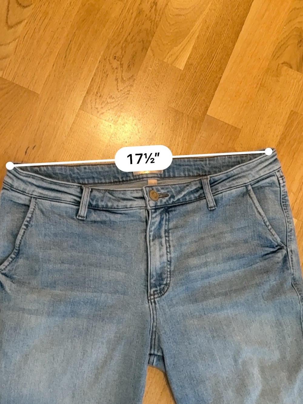 Light Wash Straight Leg Jeans - Picture 6 of 10